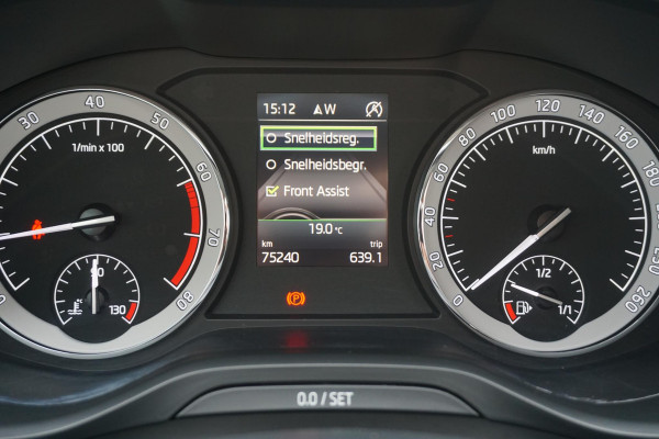 Škoda Kodiaq 1.5 TSI/Wegklapbare trekhaak/Camera/Leer-Stof/ Moon white metallic.