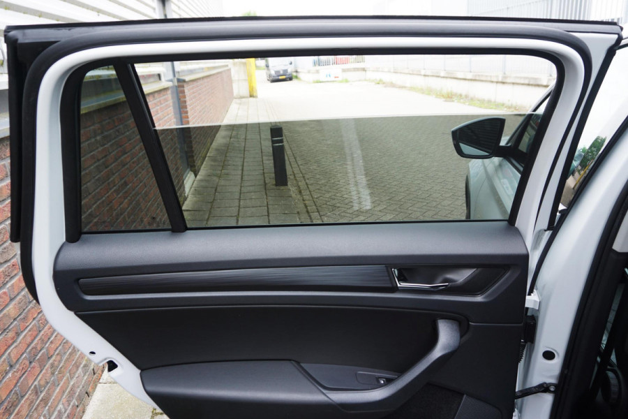 Škoda Kodiaq 1.5 TSI/Wegklapbare trekhaak/Camera/Leer-Stof/ Moon white metallic.