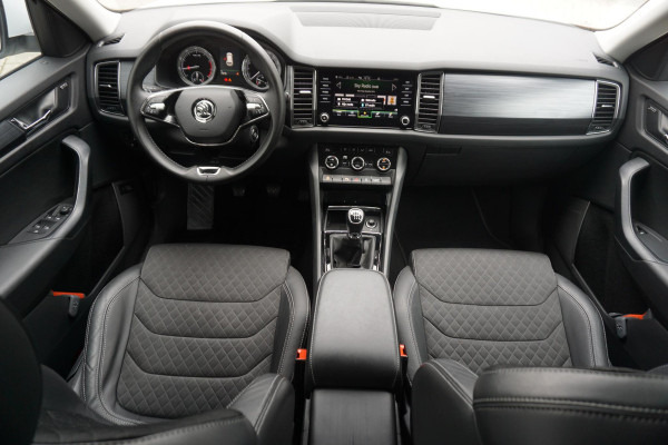 Škoda Kodiaq 1.5 TSI/Wegklapbare trekhaak/Camera/Leer-Stof/ Moon white metallic.