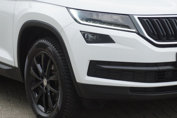Škoda Kodiaq 1.5 TSI/Wegklapbare trekhaak/Camera/Leer-Stof/ Moon white metallic.