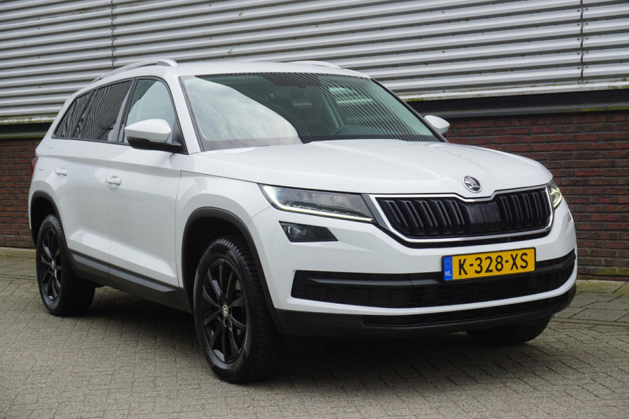 Škoda Kodiaq 1.5 TSI/Wegklapbare trekhaak/Camera/Leer-Stof/ Moon white metallic.
