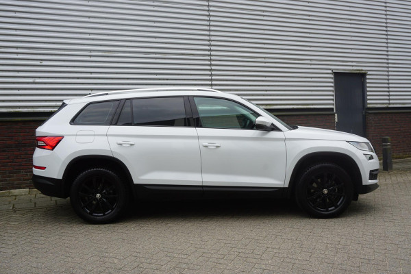 Škoda Kodiaq 1.5 TSI/Wegklapbare trekhaak/Camera/Leer-Stof/ Moon white metallic.