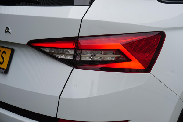 Škoda Kodiaq 1.5 TSI/Wegklapbare trekhaak/Camera/Leer-Stof/ Moon white metallic.