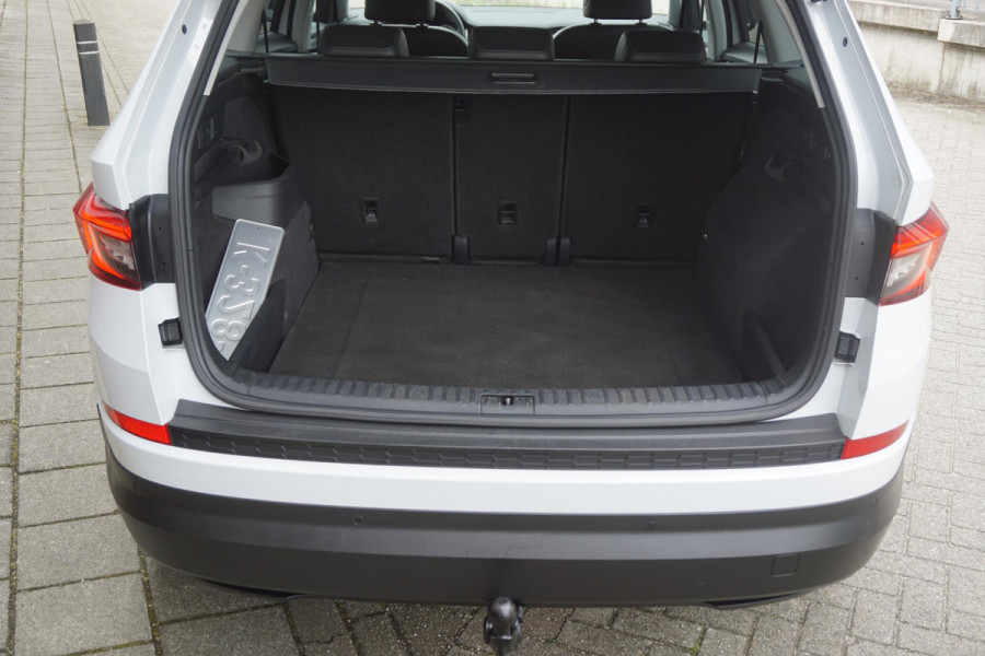 Škoda Kodiaq 1.5 TSI/Wegklapbare trekhaak/Camera/Leer-Stof/ Moon white metallic.