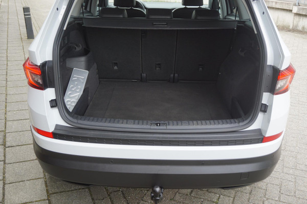 Škoda Kodiaq 1.5 TSI/Wegklapbare trekhaak/Camera/Leer-Stof/ Moon white metallic.