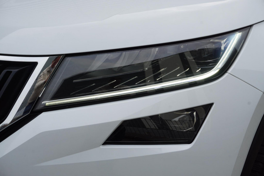 Škoda Kodiaq 1.5 TSI/Wegklapbare trekhaak/Camera/Leer-Stof/ Moon white metallic.