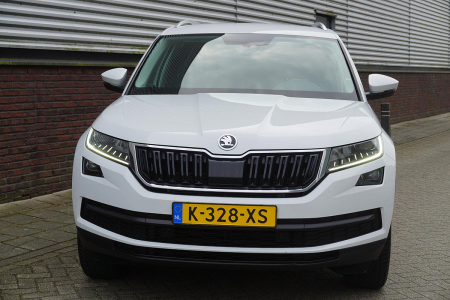 Škoda Kodiaq 1.5 TSI/Wegklapbare trekhaak/Camera/Leer-Stof/ Moon white metallic.