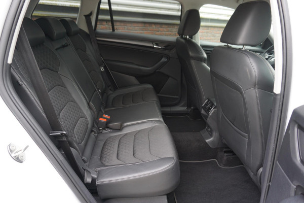 Škoda Kodiaq 1.5 TSI/Wegklapbare trekhaak/Camera/Leer-Stof/ Moon white metallic.