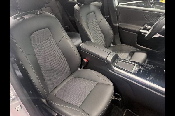 Mercedes-Benz B-Klasse 180 Business Line NAVI/V-COCKPIT/CAM/DAB/ECC/PDC/CRUISE/TREKH///