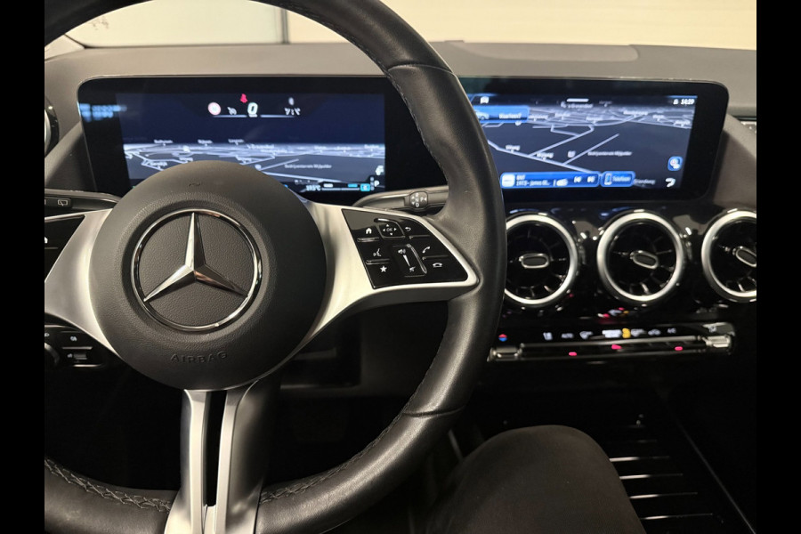 Mercedes-Benz B-Klasse 180 Business Line NAVI/V-COCKPIT/CAM/DAB/ECC/PDC/CRUISE/TREKH///