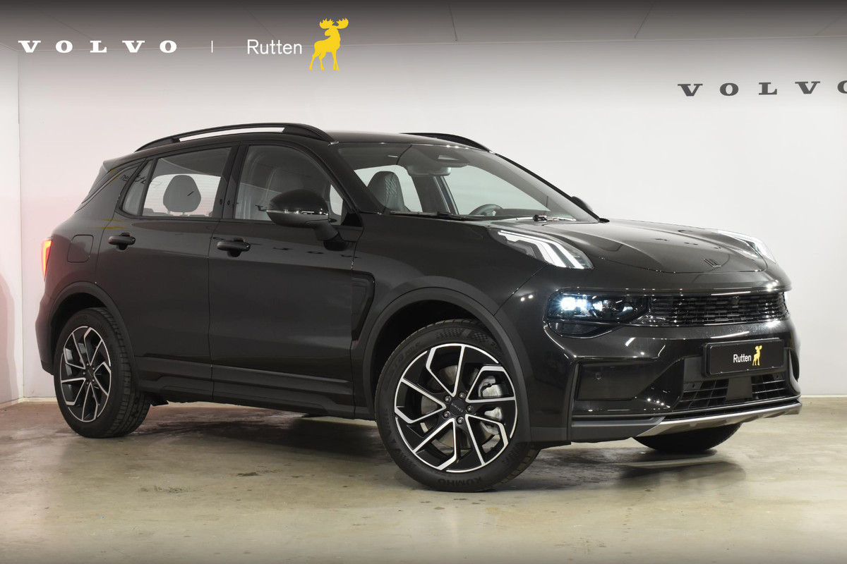 Lynk & Co 01 276PK Automaat Core / Adaptieve cruise control / Stoel - en stuurwielverwarming / Parkeersensoren / Achteruitrijcamera / Apple Carplay / Trekhaak / Metallic lak / 19" velgen