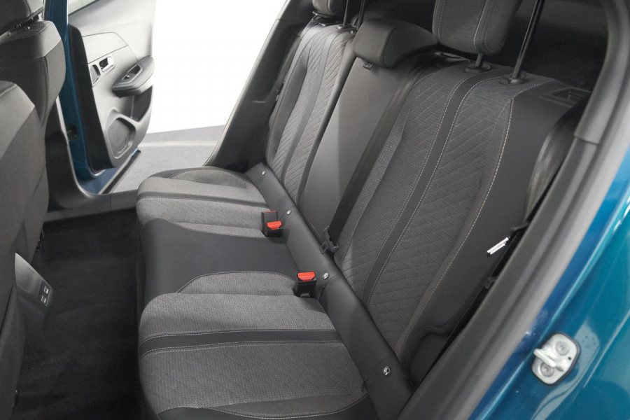 Peugeot e-2008 EV Allure 54 kWh | 11 KW Lader | Apple Carplay | Parkeersensoren