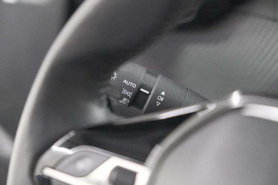 Peugeot e-2008 EV Allure 54 kWh | 11 KW Lader | Apple Carplay | Parkeersensoren