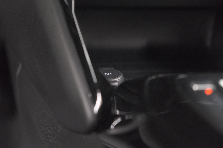 Peugeot e-2008 EV Allure 54 kWh | 11 KW Lader | Apple Carplay | Parkeersensoren