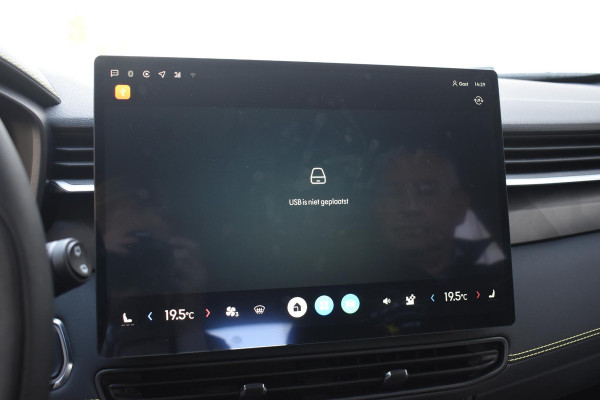 Lynk & Co 01 276PK Automaat Core / Adaptieve cruise control / Stoel - en stuurwielverwarming / Parkeersensoren / Achteruitrijcamera / Apple Carplay / Trekhaak / Metallic lak / 19" velgen