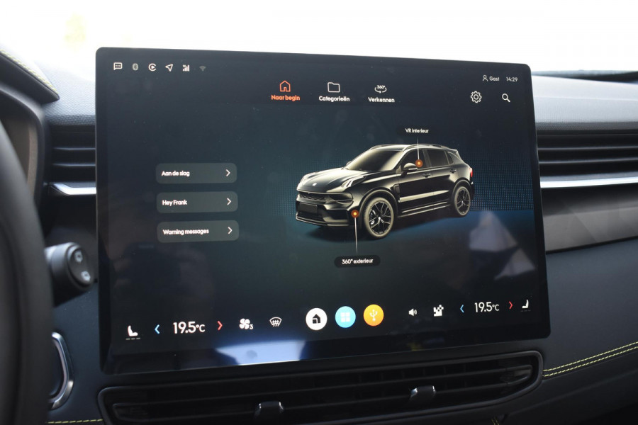 Lynk & Co 01 276PK Automaat Core / Adaptieve cruise control / Stoel - en stuurwielverwarming / Parkeersensoren / Achteruitrijcamera / Apple Carplay / Trekhaak / Metallic lak / 19" velgen