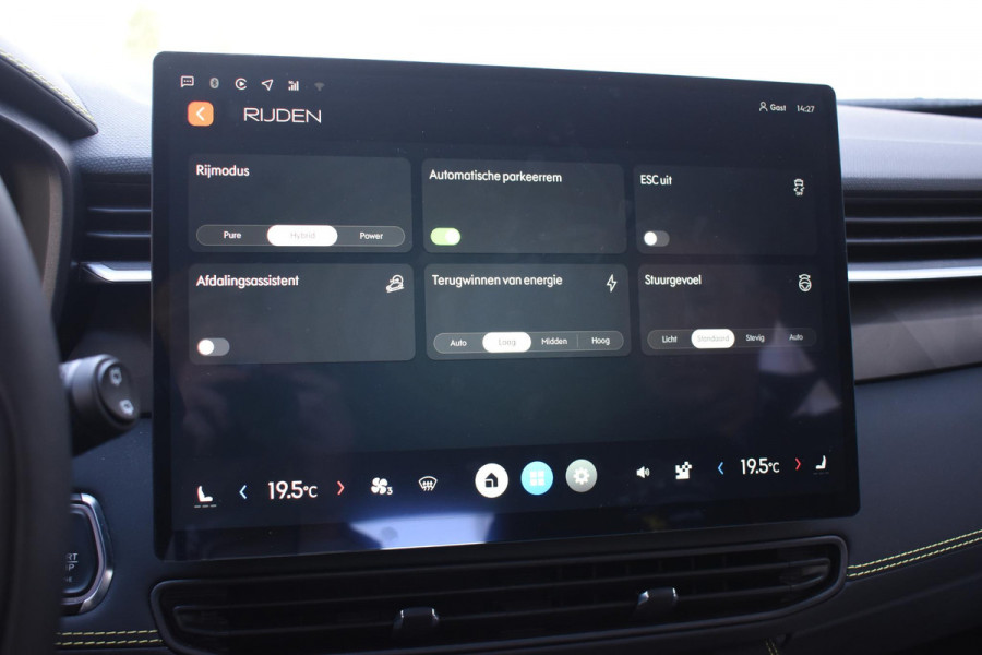 Lynk & Co 01 276PK Automaat Core / Adaptieve cruise control / Stoel - en stuurwielverwarming / Parkeersensoren / Achteruitrijcamera / Apple Carplay / Trekhaak / Metallic lak / 19" velgen