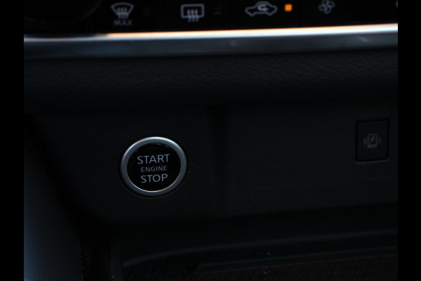Nissan QASHQAI 1.3 MHEV Xtronic Tekna Plus Automaat Navigatie Apple Carplay/Android Auto Parkeersensoren 360 camera Adaptive cruise control Panoramadak Elektrische achterklep Elektrische bestuurderstoel Stoel-en stuurverwarming Ledverlichting Climate Control