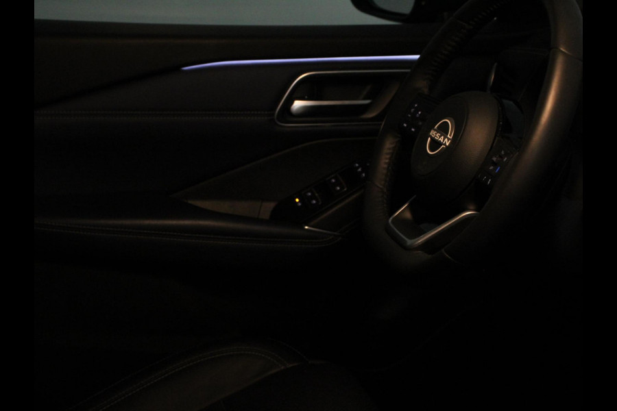 Nissan QASHQAI 1.3 MHEV Xtronic Tekna Plus Automaat Navigatie Apple Carplay/Android Auto Parkeersensoren 360 camera Adaptive cruise control Panoramadak Elektrische achterklep Elektrische bestuurderstoel Stoel-en stuurverwarming Ledverlichting Climate Control