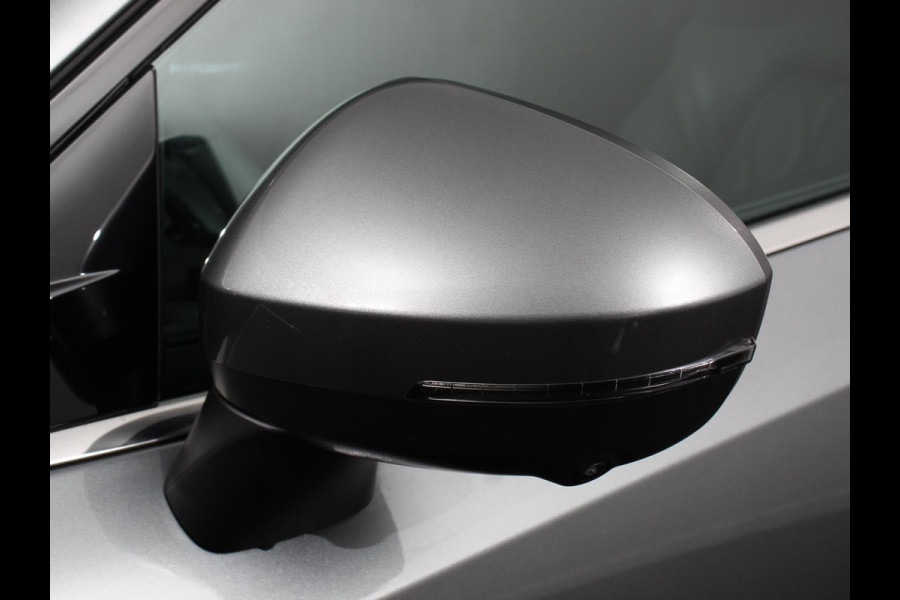 Nissan QASHQAI 1.3 MHEV Xtronic Tekna Plus Automaat Navigatie Apple Carplay/Android Auto Parkeersensoren 360 camera Adaptive cruise control Panoramadak Elektrische achterklep Elektrische bestuurderstoel Stoel-en stuurverwarming Ledverlichting Climate Control