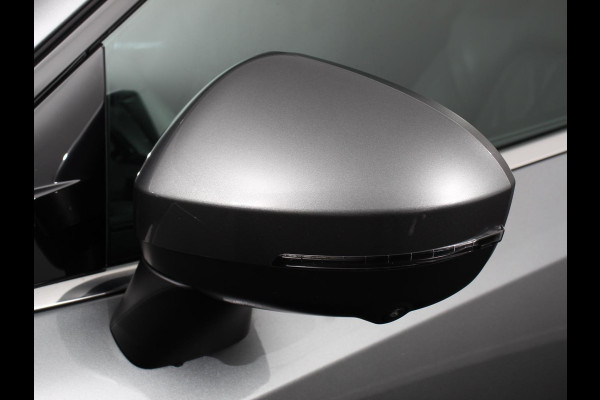Nissan QASHQAI 1.3 MHEV Xtronic Tekna Plus Automaat Navigatie Apple Carplay/Android Auto Parkeersensoren 360 camera Adaptive cruise control Panoramadak Elektrische achterklep Elektrische bestuurderstoel Stoel-en stuurverwarming Ledverlichting Climate Control