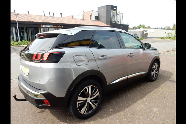 Peugeot 3008 1.2 PureTech ALLURE*LEDER*PANODAK*NAVI*CAMERA*