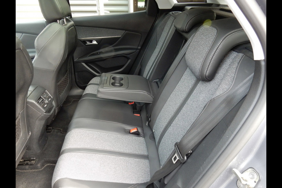 Peugeot 3008 1.2 PureTech ALLURE*LEDER*PANODAK*NAVI*CAMERA*