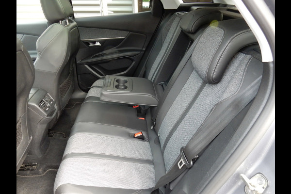 Peugeot 3008 1.2 PureTech ALLURE*LEDER*PANODAK*NAVI*CAMERA*