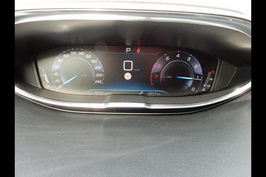 Peugeot 3008 1.2 PureTech ALLURE*LEDER*PANODAK*NAVI*CAMERA*