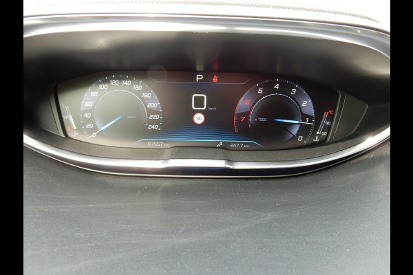 Peugeot 3008 1.2 PureTech ALLURE*LEDER*PANODAK*NAVI*CAMERA*