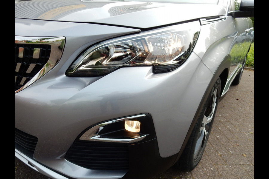 Peugeot 3008 1.2 PureTech ALLURE*LEDER*PANODAK*NAVI*CAMERA*