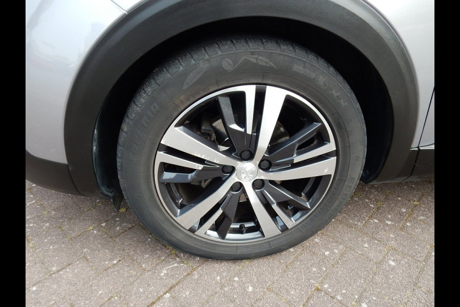 Peugeot 3008 1.2 PureTech ALLURE*LEDER*PANODAK*NAVI*CAMERA*