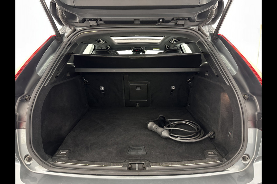 Volvo XC60 2.0 T8 Twin Engine AWD R-Design (INCL.BTW) *PANO | LEATHER-MICROFIBRE | FULL-LED | KEYLESS | AIR-SUSPENSION | HEATED-SPORTSEATS | DIGI-COCKPIT | CAMERA | NAVI-FULLMAP | ECC | PDC | CRUISE | 21''ALU | TOWBAR*