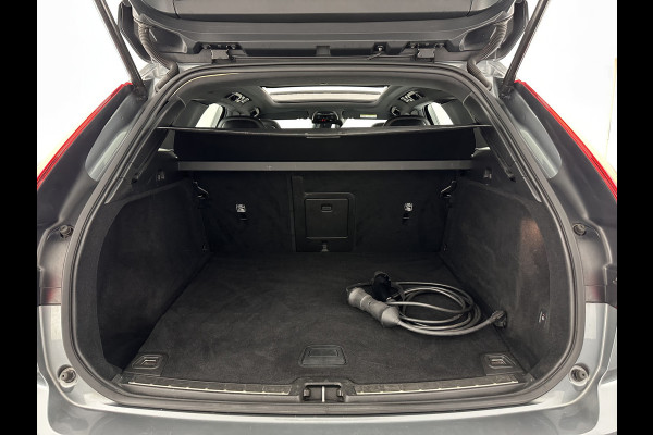 Volvo XC60 2.0 T8 Twin Engine AWD R-Design (INCL.BTW) *PANO | LEATHER-MICROFIBRE | FULL-LED | KEYLESS | AIR-SUSPENSION | HEATED-SPORTSEATS | DIGI-COCKPIT | CAMERA | NAVI-FULLMAP | ECC | PDC | CRUISE | 21''ALU | TOWBAR*