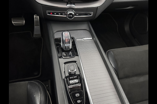 Volvo XC60 2.0 T8 Twin Engine AWD R-Design (INCL.BTW) *PANO | LEATHER-MICROFIBRE | FULL-LED | KEYLESS | AIR-SUSPENSION | HEATED-SPORTSEATS | DIGI-COCKPIT | CAMERA | NAVI-FULLMAP | ECC | PDC | CRUISE | 21''ALU | TOWBAR*
