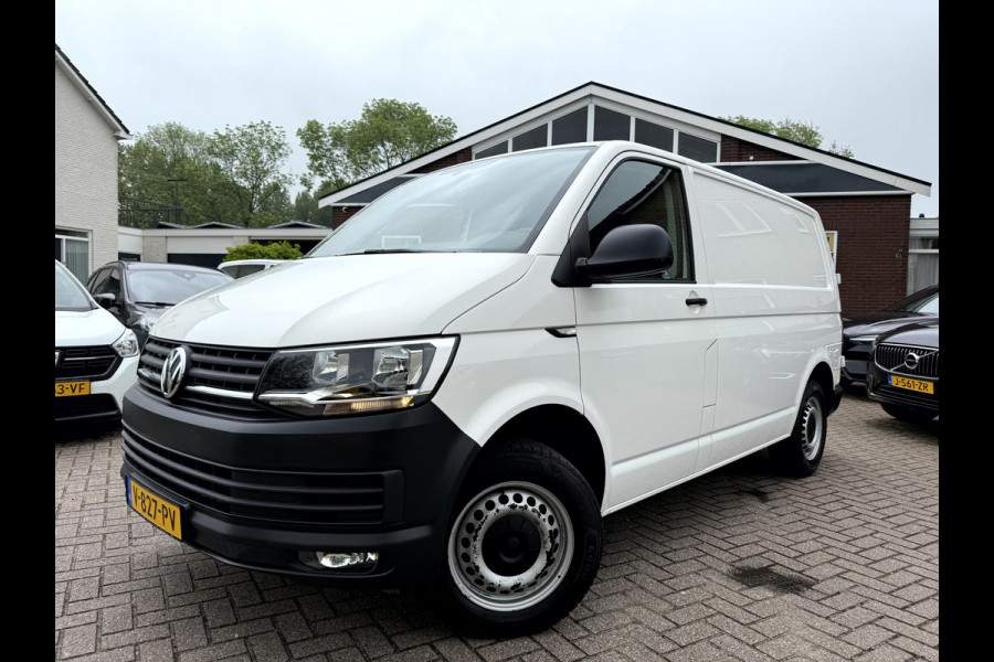 Volkswagen Transporter 2.0 TDI Execuitve Pakket Trekhaak, App Connect, 3-Persoons