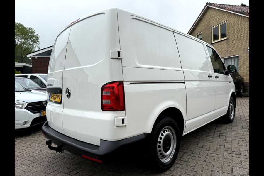 Volkswagen Transporter 2.0 TDI Execuitve Pakket Trekhaak, App Connect, 3-Persoons