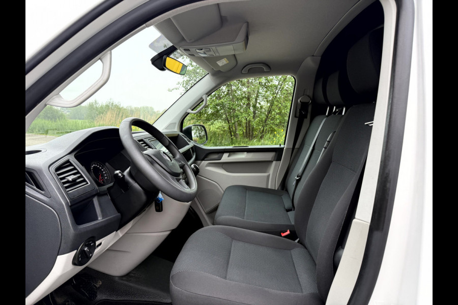 Volkswagen Transporter 2.0 TDI Execuitve Pakket Trekhaak, App Connect, 3-Persoons