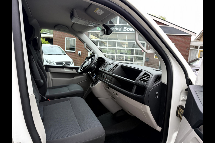 Volkswagen Transporter 2.0 TDI Execuitve Pakket Trekhaak, App Connect, 3-Persoons