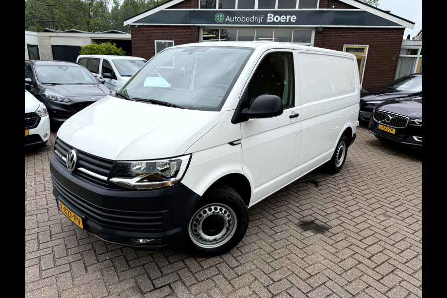 Volkswagen Transporter 2.0 TDI Execuitve Pakket Trekhaak, App Connect, 3-Persoons