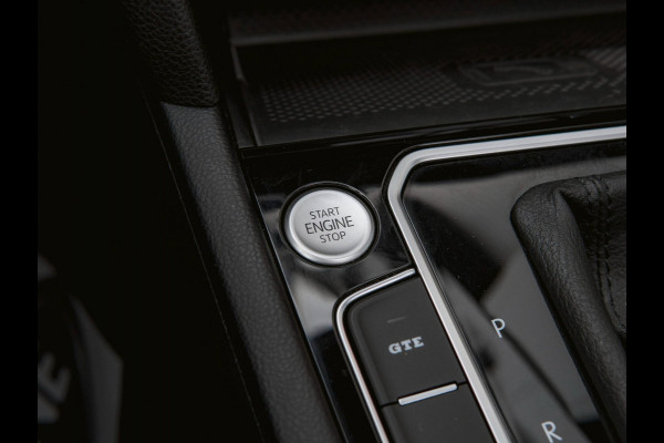 Volkswagen Passat Variant 1.4 TSI PHEV GTE Business Pano|Trekhaak|Camera|ACC|Stoelverwarming|Ergocomfort|Massage