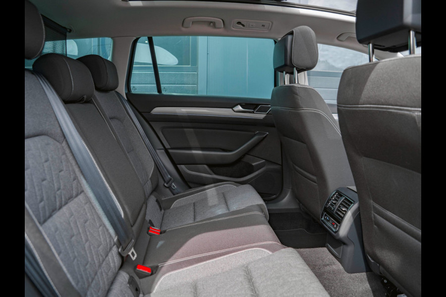 Volkswagen Passat Variant 1.4 TSI PHEV GTE Business Pano|Trekhaak|Camera|ACC|Stoelverwarming|Ergocomfort|Massage