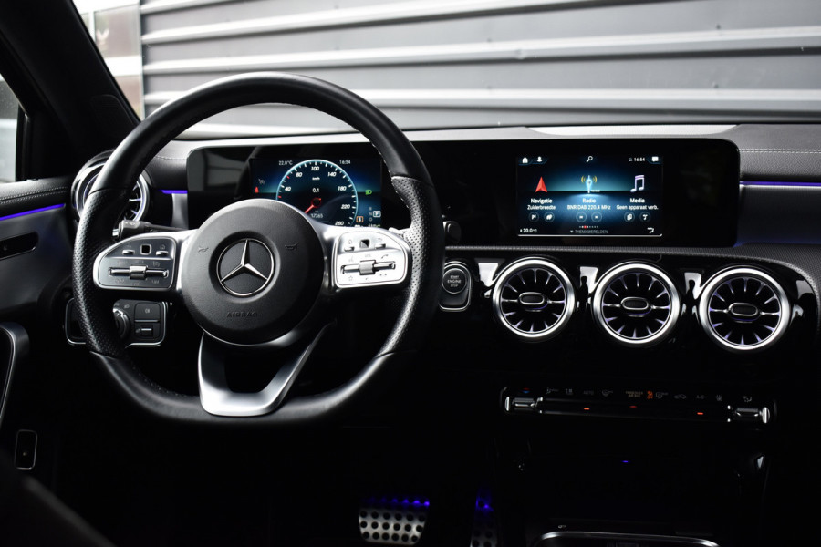 Mercedes-Benz A-Klasse 250 e AMG Line | Sfeerverlichting | Stoelverwarming | 18'' Wielen | CarPlay | Navigatie |