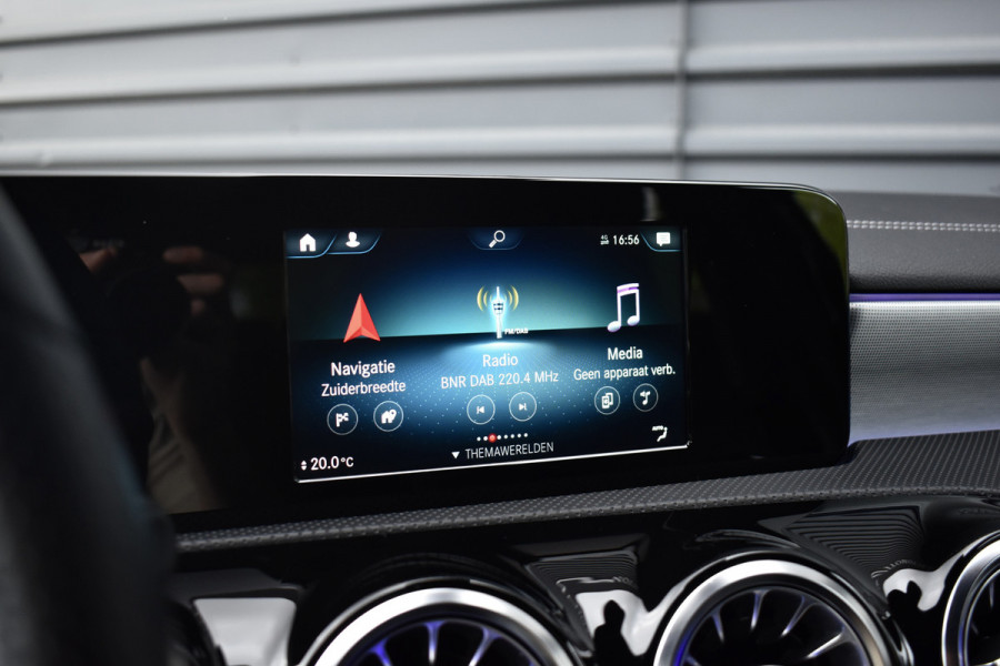 Mercedes-Benz A-Klasse 250 e AMG Line | Sfeerverlichting | Stoelverwarming | 18'' Wielen | CarPlay | Navigatie |