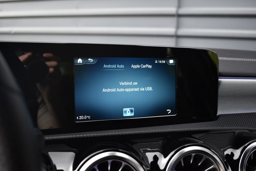Mercedes-Benz A-Klasse 250 e AMG Line | Sfeerverlichting | Stoelverwarming | 18'' Wielen | CarPlay | Navigatie |