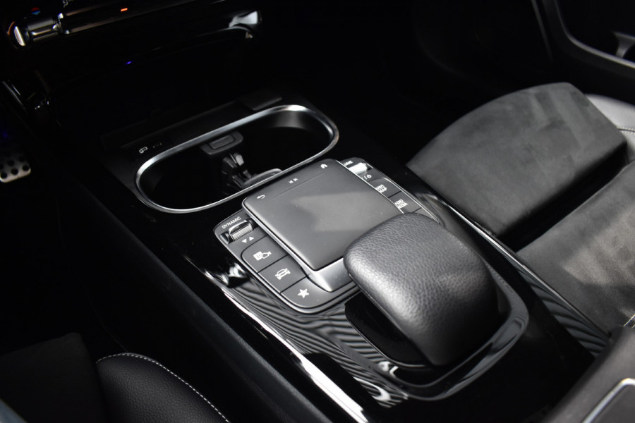 Mercedes-Benz A-Klasse 250 e AMG Line | Sfeerverlichting | Stoelverwarming | 18'' Wielen | CarPlay | Navigatie |