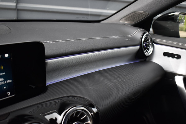 Mercedes-Benz A-Klasse 250 e AMG Line | Sfeerverlichting | Stoelverwarming | 18'' Wielen | CarPlay | Navigatie |