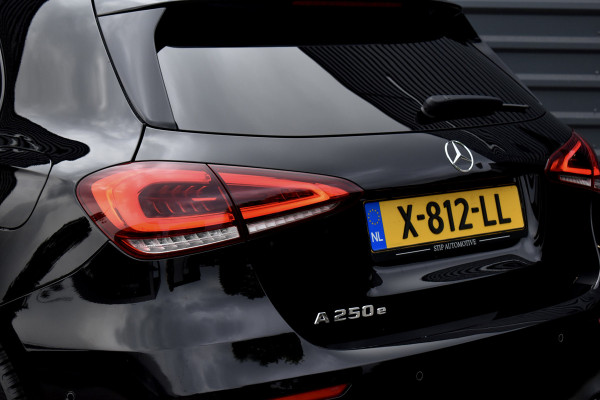 Mercedes-Benz A-Klasse 250 e AMG Line | Sfeerverlichting | Stoelverwarming | 18'' Wielen | CarPlay | Navigatie |