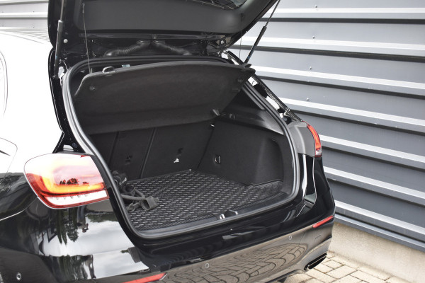 Mercedes-Benz A-Klasse 250 e AMG Line | Sfeerverlichting | Stoelverwarming | 18'' Wielen | CarPlay | Navigatie |