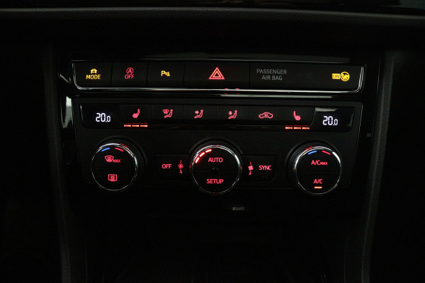 Seat Leon ST 1.5 TSI FR Business Intense (PANORAMADAK, CAMERA, STOELVERWARMING, CARPLAY, CRUISE CONTROL ADAPTIEF, SENSOREN)